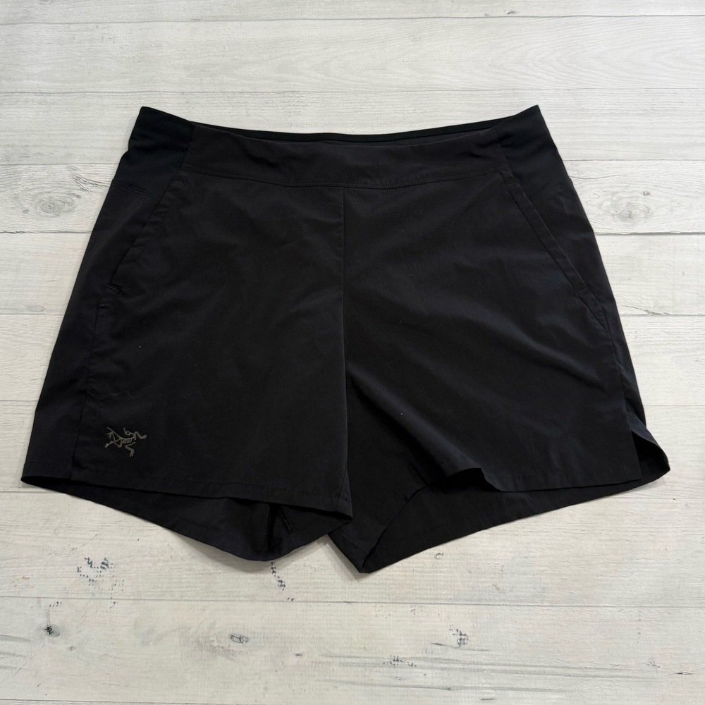 Arc'teryx women's black Shorts 5.5" inseam size medium